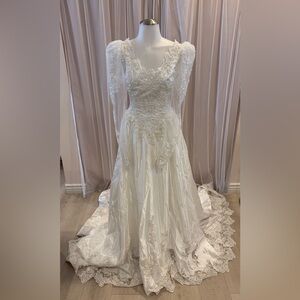 Elegant Vintage White Lace Wedding Dress